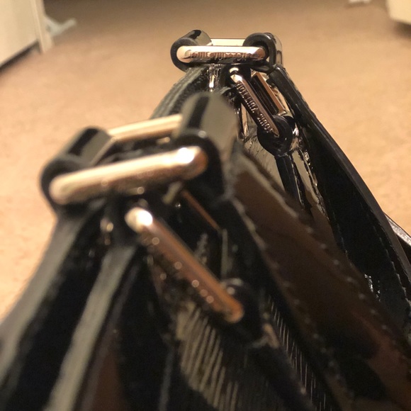 LOUIS Vuitton Electric Epi Brea MM - Picture 4 of 8